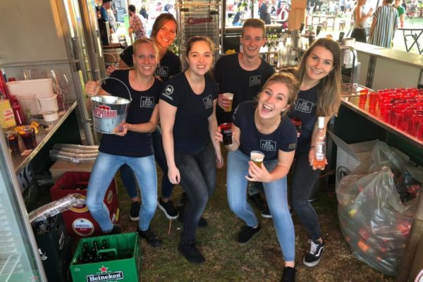 PION horeca promotie uitzendbureau Bergen op Zoom personeel collega meewerken medewerkers Foodstoet Bar Desperado's Drank