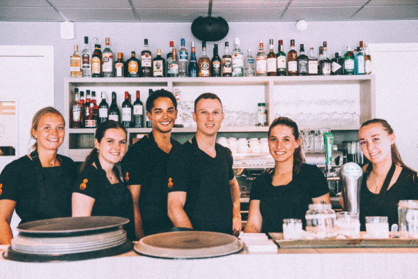 PION horeca promotie uitzendbureau Bergen op Zoom personeel collega meewerken medewerkers Grand café de Dis Dishoek restaurant bar biertap bediening