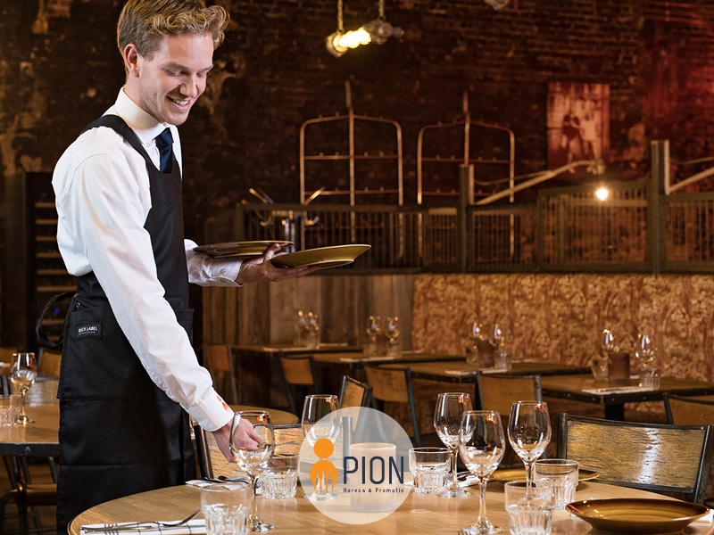 PION horeca promotie uitzendbureau Bergen op Zoom Personeel collega meewerken medewerker Private dining zakelijk diner tafel dekken